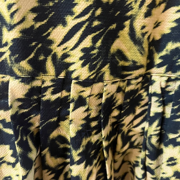 Urban Outfitters Floral adjustable tie strap summer dress. Bottom box pleats - Picture 5 of 5